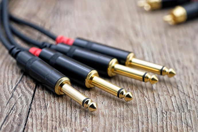 How to choose Speaker Wire to connect an audio source with an amplifier